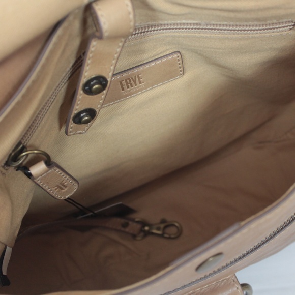 Frye NWT Lucy Crossbody Ring Saddlebag in Beige - Picture 6 of 8